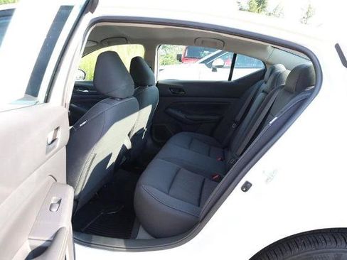 Used 2025 Nissan Altima 2.5 SV FWD image 19