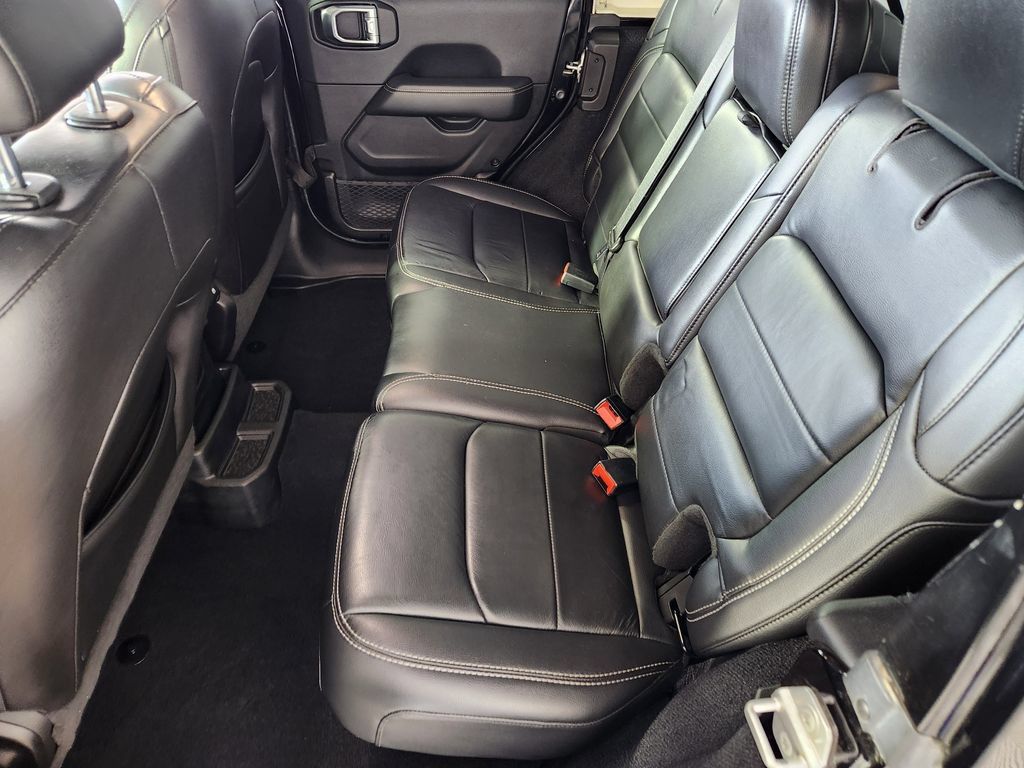 Used 2019 Jeep Wrangler Unlimited Sahara w/ Dual Top Group AWD/4WD image 14
