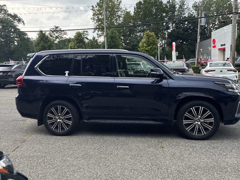 Used 2019 Lexus LX 570 4WD w/ Luxury Package image 7
