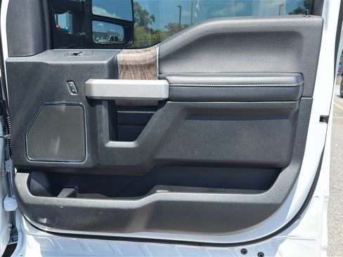 Used 2019 Ford F250 Lariat w/ Snow Plow Prep Package AWD/4WD image 31