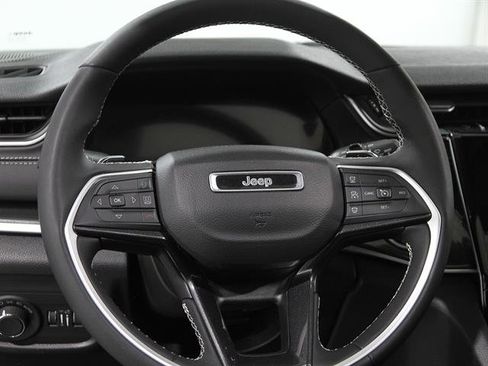 Used 2023 Jeep Grand Cherokee Laredo w/ Luxury Tech Group I image 7