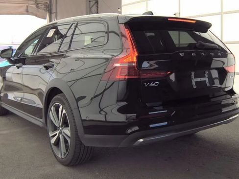 Used 2025 Volvo V60 B5 Cross Country Plus image 4