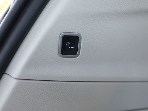 Used 2019 Chrysler Pacifica Limited FWD image 43