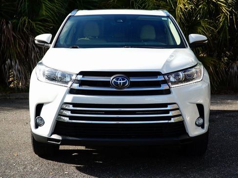 Used 2017 Toyota Highlander Limited image 3
