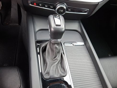 Used 2019 Volvo S60 T6 Momentum w/ Premium Package image 16