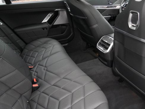 Used 2023 BMW 760i xDrive AWD/4WD image 36