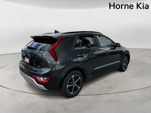 New 2025 Kia Niro LX image 4