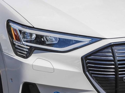 Used 2021 Audi e-tron Premium w/ Convenience Plus Package AWD/4WD image 4
