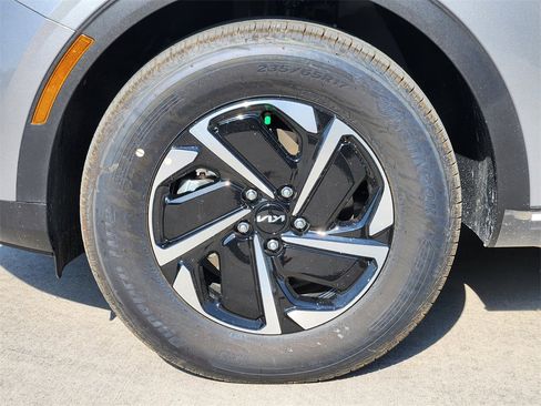 New 2025 Kia Sportage LX image 7