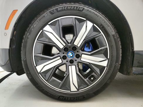 Used 2023 BMW iX xDrive50 w/ Ultimate Package 2 AWD/4WD image 39