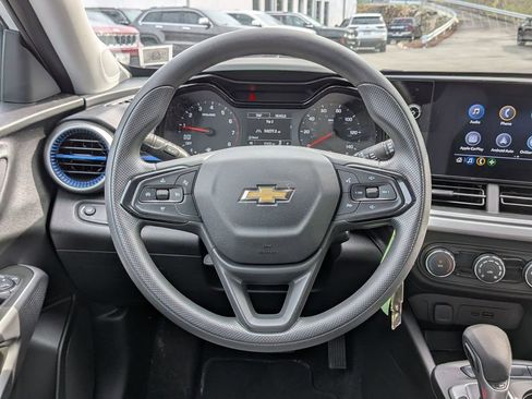 Used 2024 Chevrolet Trax LS FWD image 13