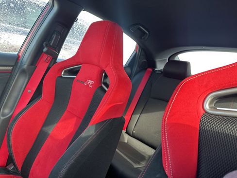 Used 2018 Honda Civic Type R image 6