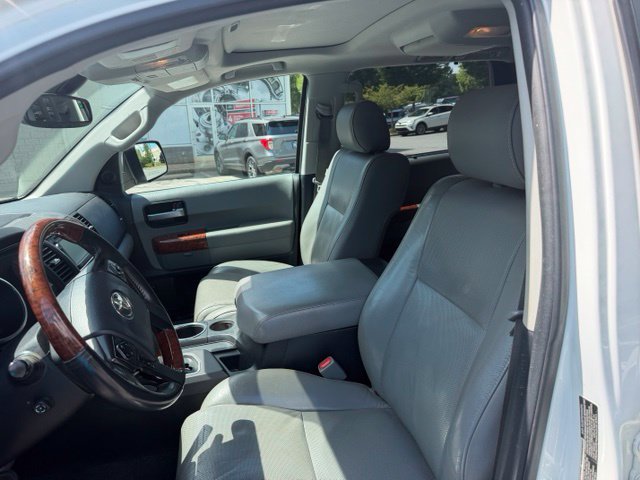 Used 2018 Toyota Sequoia Platinum AWD/4WD image 10