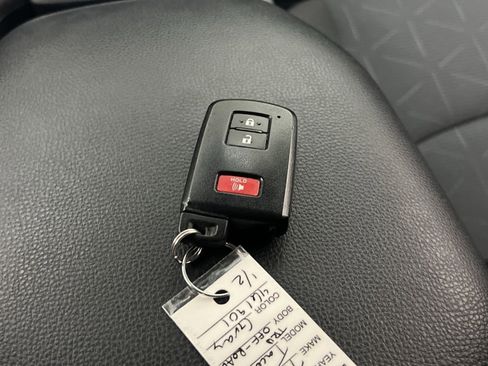 Used 2025 Toyota RAV4 XLE image 33