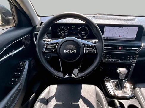 Certified 2024 Kia Seltos EX FWD image 6