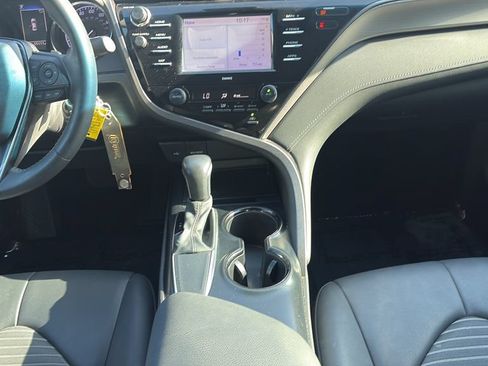 Used 2020 Toyota Camry SE FWD image 15