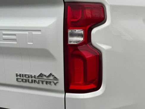 Used 2021 Chevrolet Silverado 1500 High Country w/ Technology Package image 27