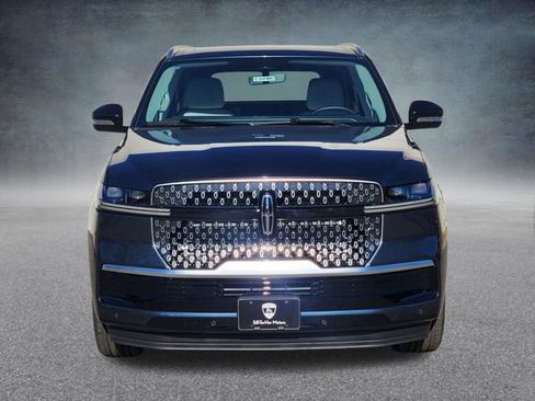 New 2026 Lincoln Navigator Reserve image 2
