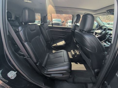 Certified 2023 Jeep Grand Cherokee L Limited AWD/4WD image 16
