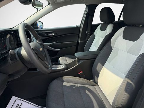 Certified 2024 Chevrolet Trax LS w/ LS Convenience Package FWD image 12