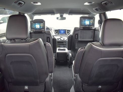 Used 2020 Chrysler Pacifica Limited w/ S Appearance Package FWD image 33