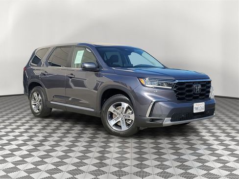 Used 2025 Honda Pilot EX-L image 2