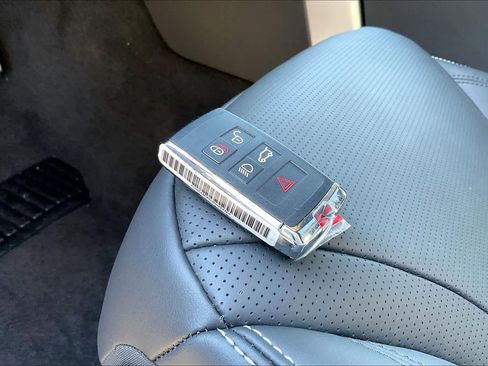 New 2026 Land Rover Discovery Limited Edition image 36