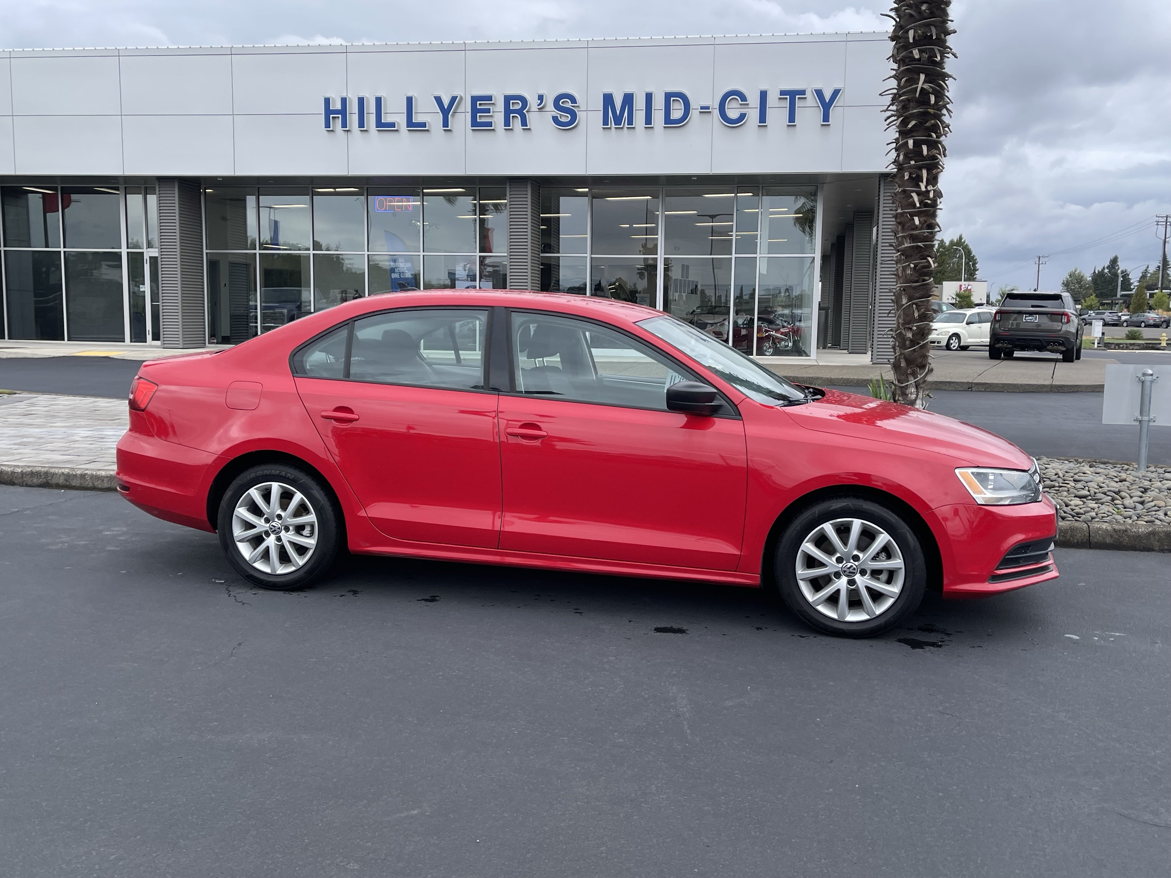 Used 2015 Volkswagen Jetta SE FWD image 2