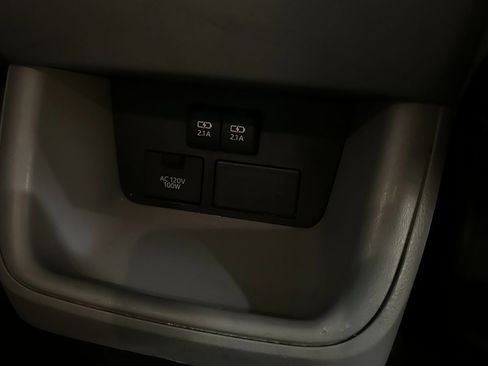 Used 2019 Toyota Highlander Limited image 16