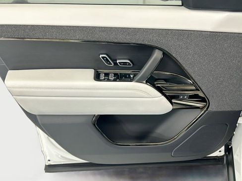 Used 2024 Land Rover Range Rover Sport SE image 23