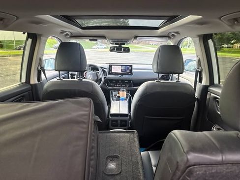 Used 2025 Nissan Rogue SL w/ SL Premium Package FWD image 6