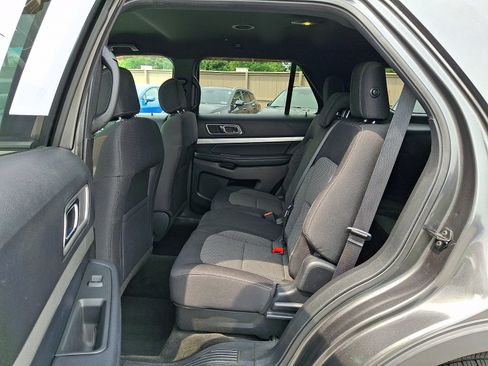 Used 2017 Ford Explorer XLT w/ Equipment Group 201A AWD/4WD image 12