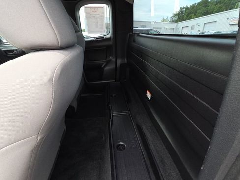 Used 2018 Toyota Tacoma SR AWD/4WD image 29