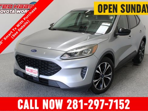 Used 2021 Ford Escape SE w/ SE Sport Appearance Package FWD image 1