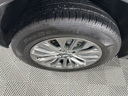 Used 2025 Cadillac XT4 Premium Luxury image 11