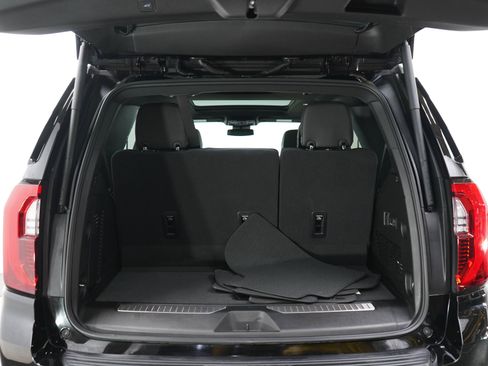 Used 2025 GMC Yukon Denali w/ Sun & Power Step Package AWD/4WD image 17