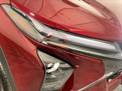 Used 2025 Chevrolet Trax RS w/ Sunroof Package FWD image 38