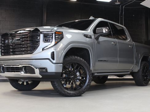 Used 2026 GMC Sierra 1500 Denali Ultimate w/ LPO, Black Badging Package AWD/4WD image 4