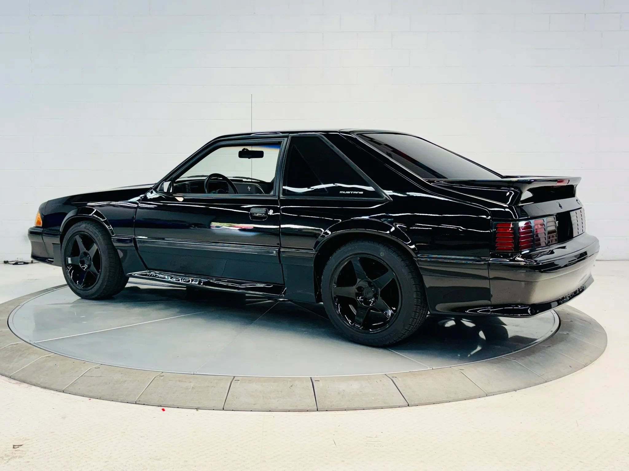Used 1987 Ford Mustang GT RWD image 4