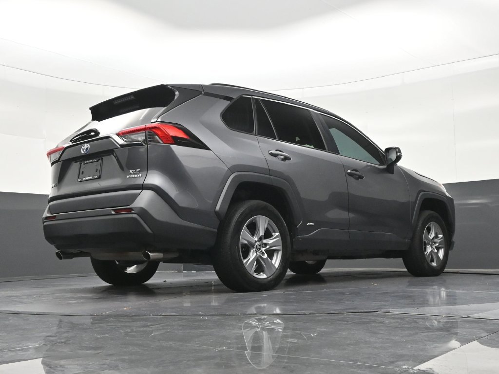 Used 2022 Toyota RAV4 XLE AWD/4WD image 30