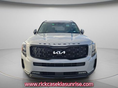 Used 2022 Kia Telluride SX w/ SX Prestige Package image 3