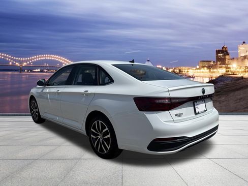 Used 2025 Volkswagen Jetta SE FWD image 3