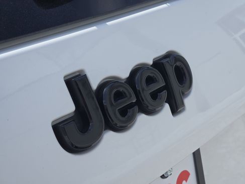 Used 2022 Jeep Cherokee Latitude Lux AWD/4WD image 11