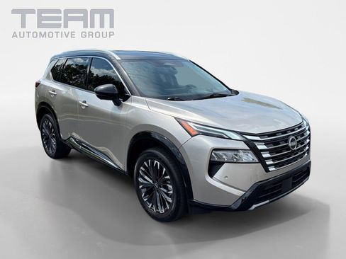 Used 2025 Nissan Rogue Platinum w/ Tech Package FWD image 1