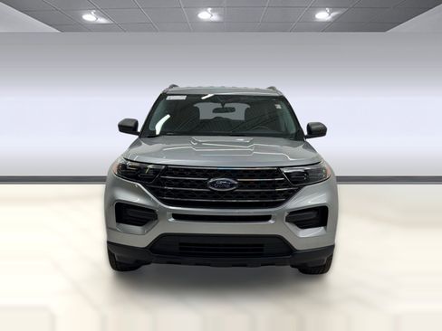 Used 2024 Ford Explorer XLT w/ Class IV Trailer Tow Package image 5