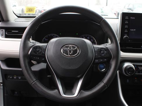 Used 2020 Toyota RAV4 XLE w/ Convenience Package image 11