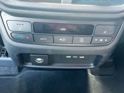 Used 2025 Honda Pilot Elite image 27