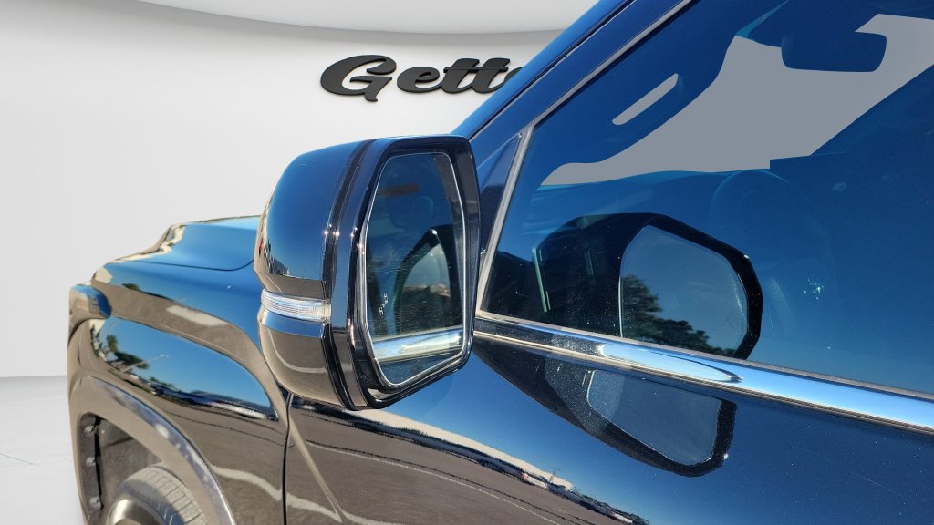 Used 2025 Toyota Tundra Limited AWD/4WD image 26