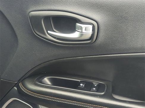 Used 2018 Jeep Compass Latitude image 26