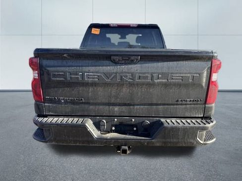Used 2023 Chevrolet Silverado 1500 Custom image 3